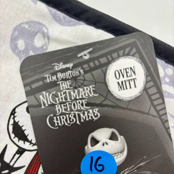 NWT - Disney Tim Burtons The Nightmare Before Christmas Oven Mitt Sally and Jack - Picture 3 of 3